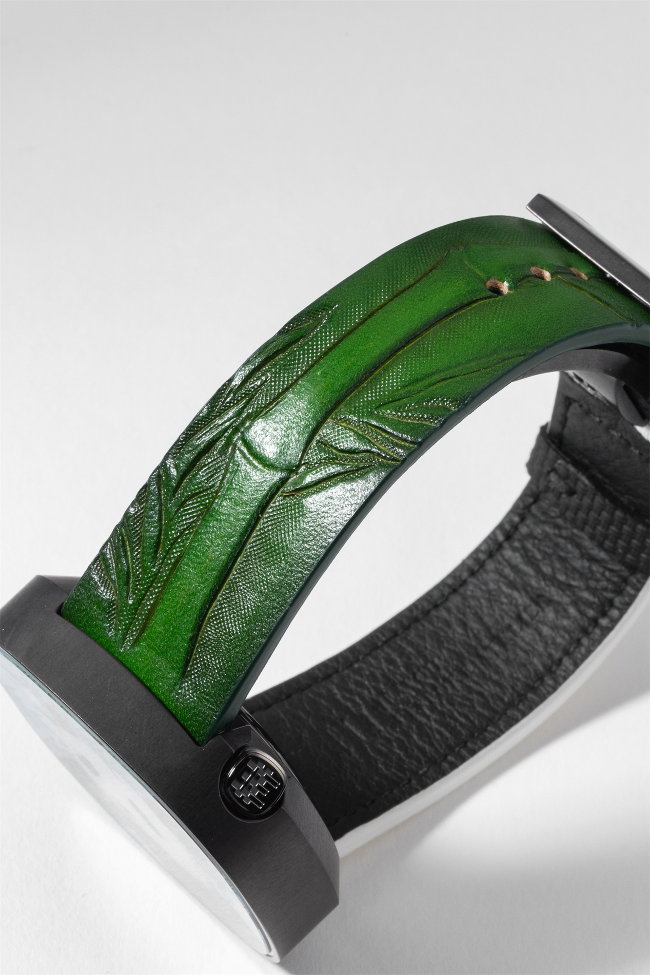Green bamboo patterned strap detail