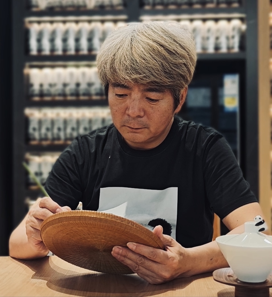 Yuan Longjun working on panda culture research